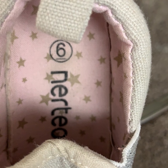 Nerteo Toddler Slip On Shoes Canvas Sneakers Size 6 - Picture 14 of 15